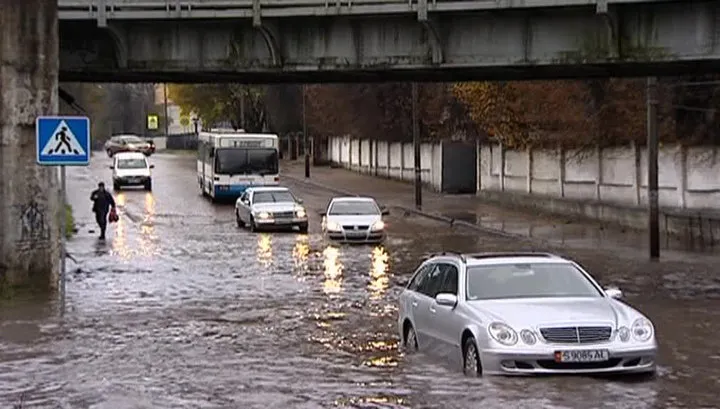 Улицы Калининграда скрылись под водой из-за аномальных ливней