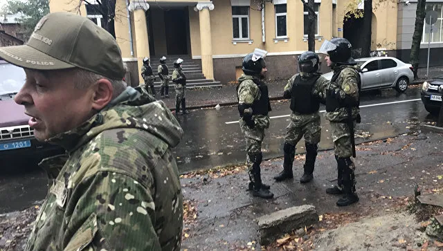 Личное обязательство и электронный браслет: суд отпустил сына Авакова