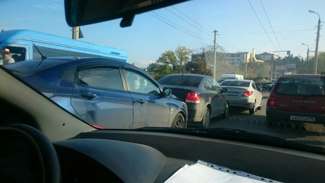 Движение в Карантинной балке Севастополя парализовало массовое ДТП
