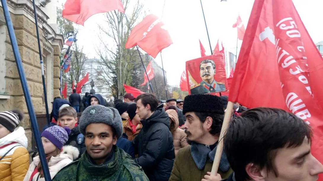 Коммунистический митинг-шествие прошёл в центре Донецка
