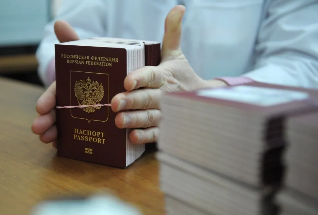 Кабмин одобрил документ о сокращении срока выдачи загранпаспортов 