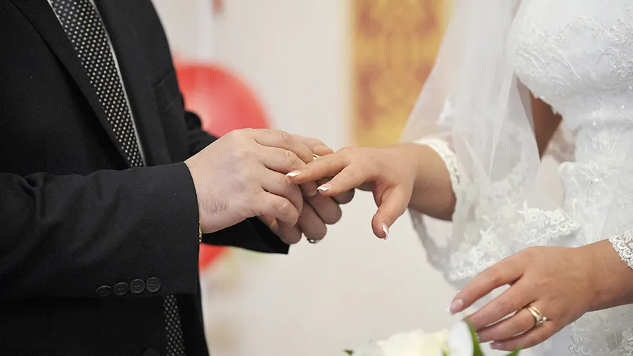 В России впервые за три года стали чаще жениться