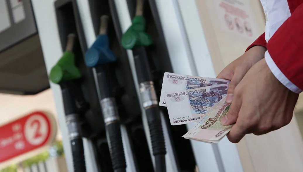 В России одобрили повышение акцизов на бензин и автомобили 