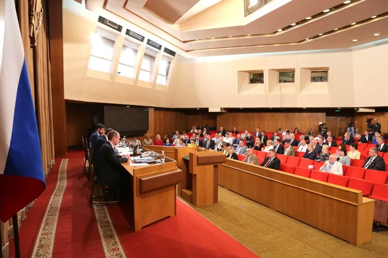 Парламент Крыма наконец–то покинет мошенник