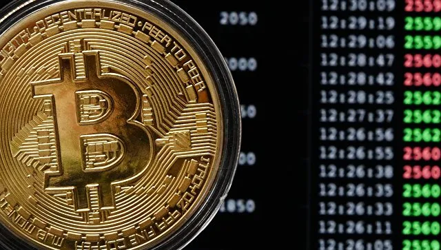 Биткоин превысил отметку в девять тысяч долларов