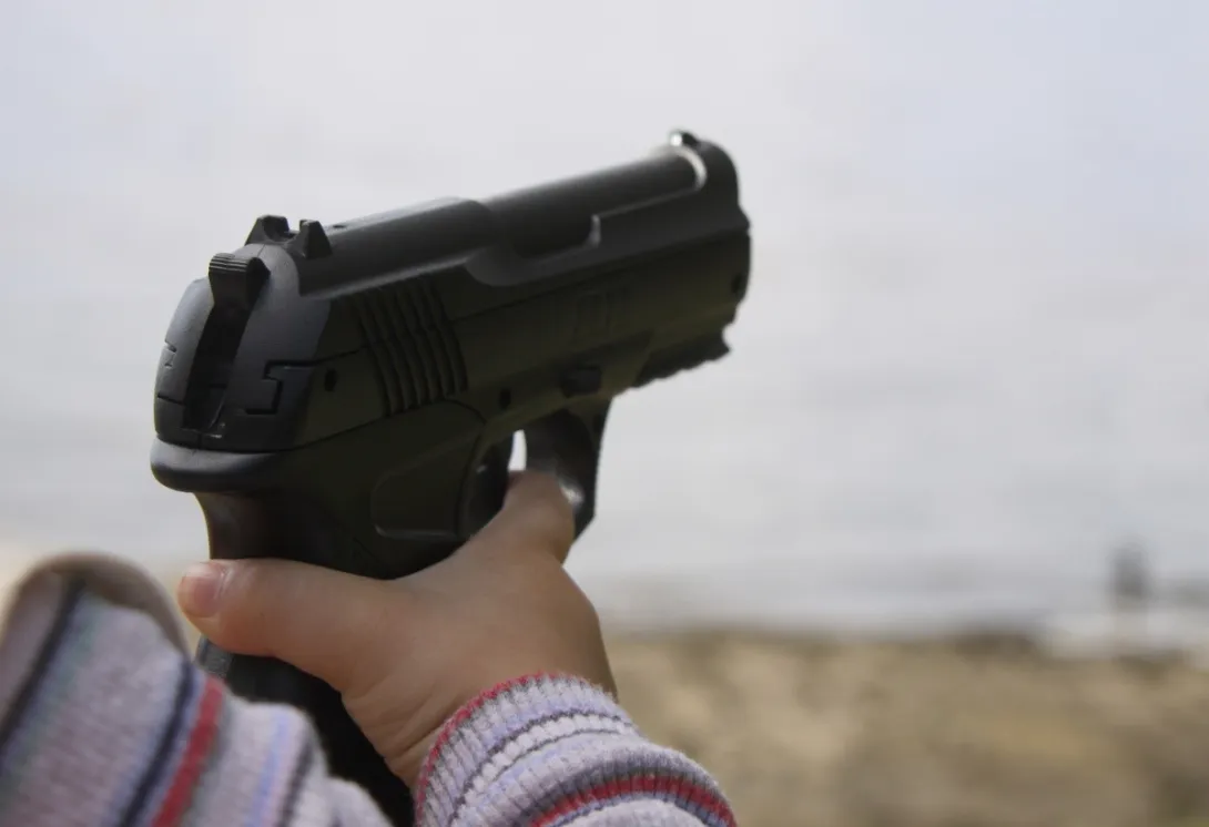 В Петербурге ребенок пришел в детсад с пистолетом 