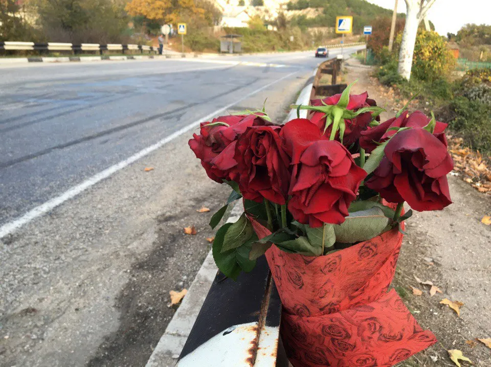 На месте гибели мальчика в ДТП под Севастополем установили светофор 