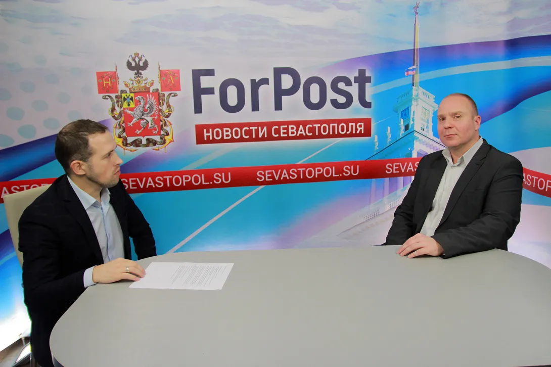 "Почти полдень". В студии ForPost доктор политических наук Александр Ирхин