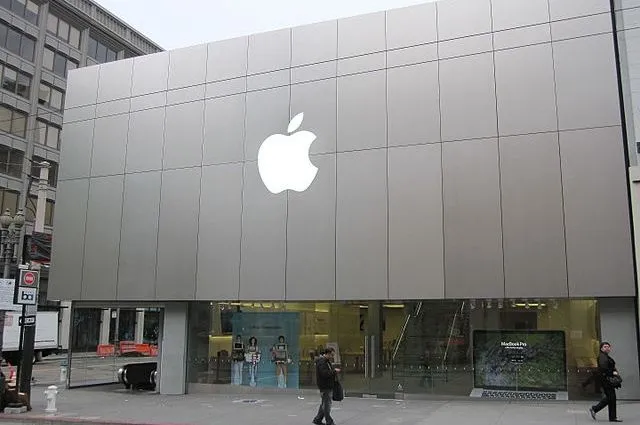 Apple признала уязвимость всех iPhone и компьютеров