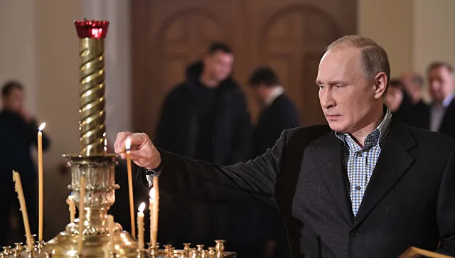 Путин встречает Рождество в одном из старейших храмов Санкт-Петербурга