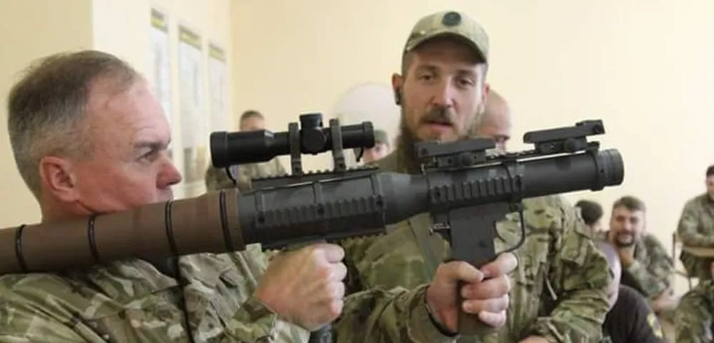 В Bellingcat сообщили о наличии у бойцов «Азова» летального оружия из США