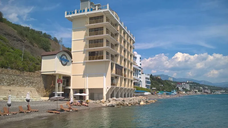 Скандальный отель на крымском пляже пойдёт под снос
