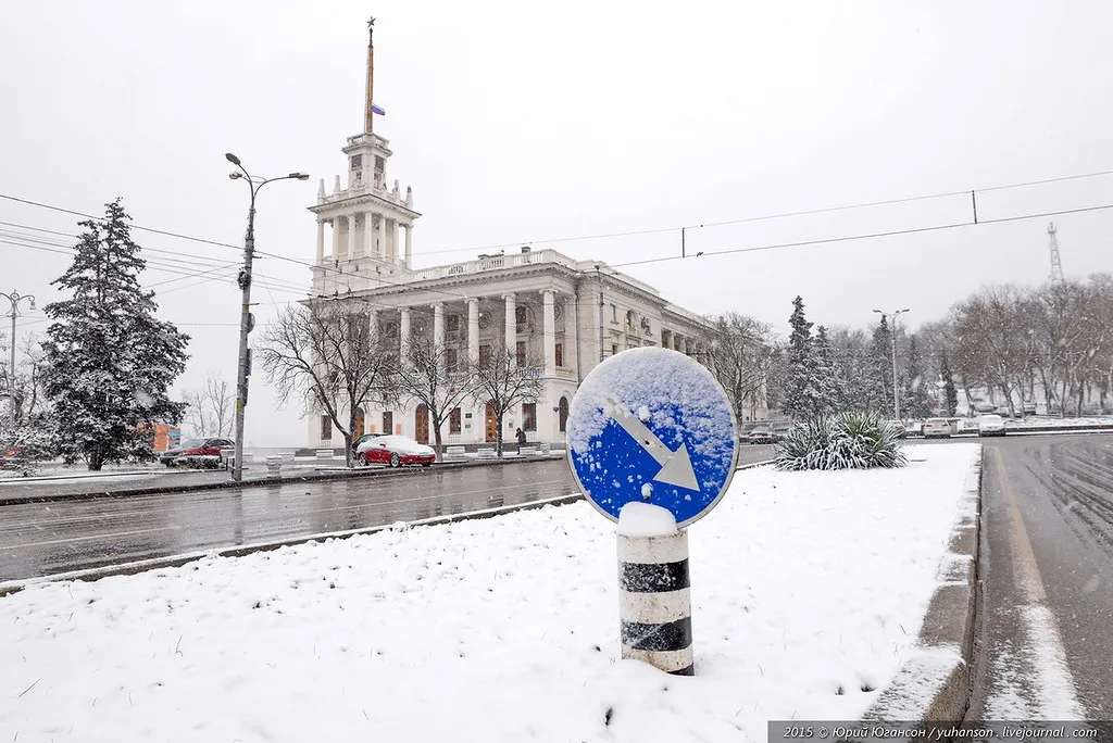 Вот она пришла зима: Севастополь накроет снегопадами