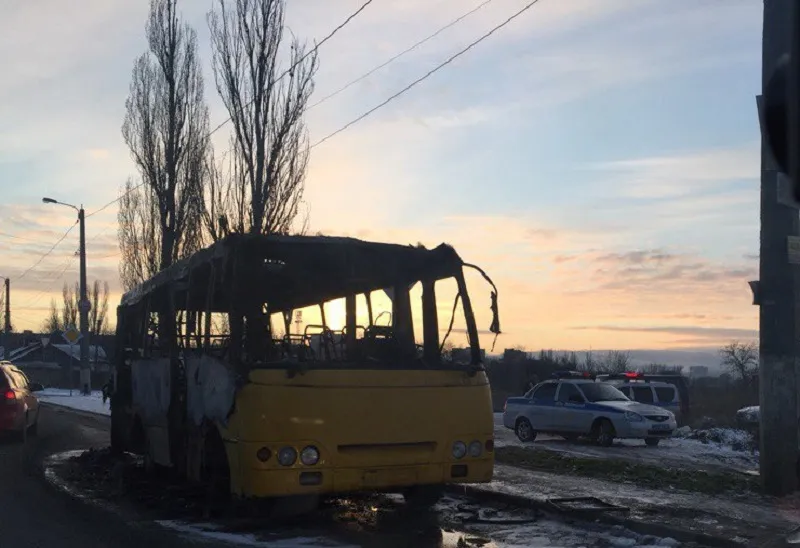 ЧП под Симферополем: пассажирский автобус вспыхнул на ходу