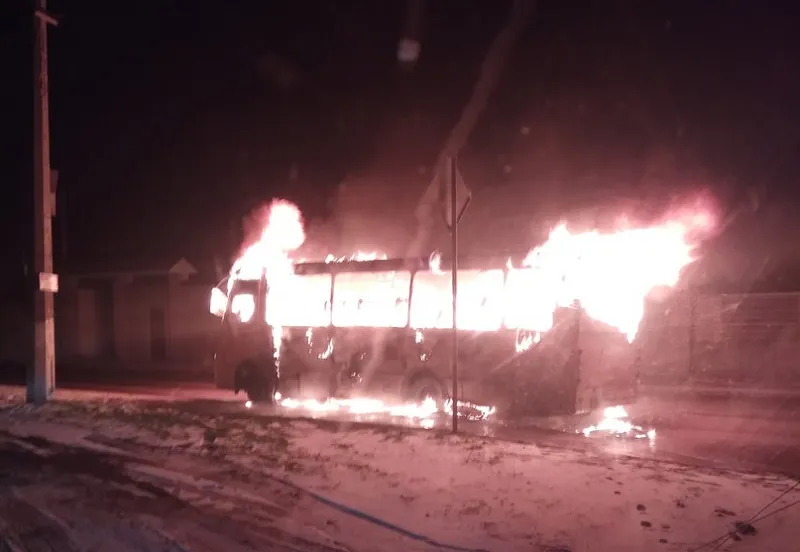 Под Симферополем сгорел пассажирский автобус