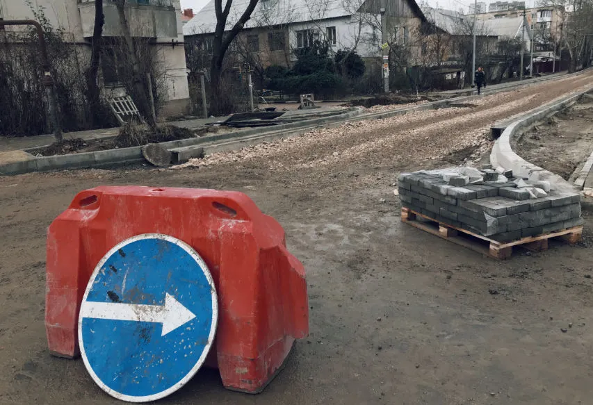 Капремонт самой красивой улицы Северной стороны сдвинулся с места