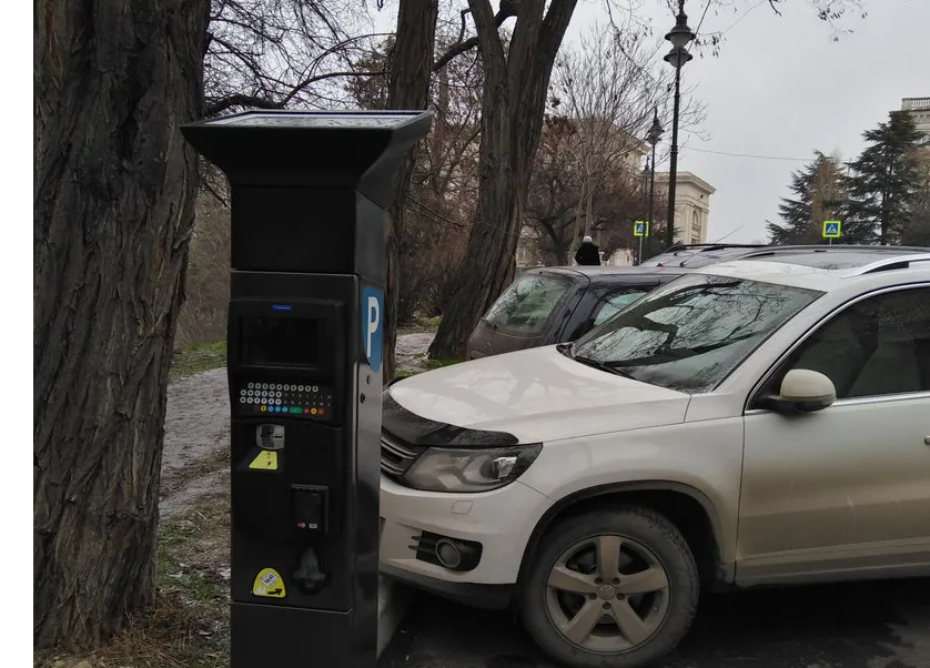 Парковка у штаба ЧФ в Севастополе будет платной