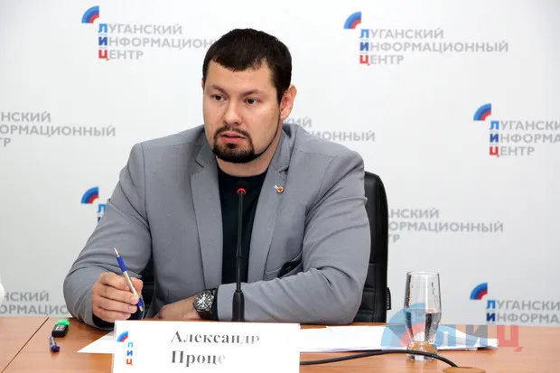 Украинская власть уступила неонацистам право расправляться с инакомыслящими – политолог