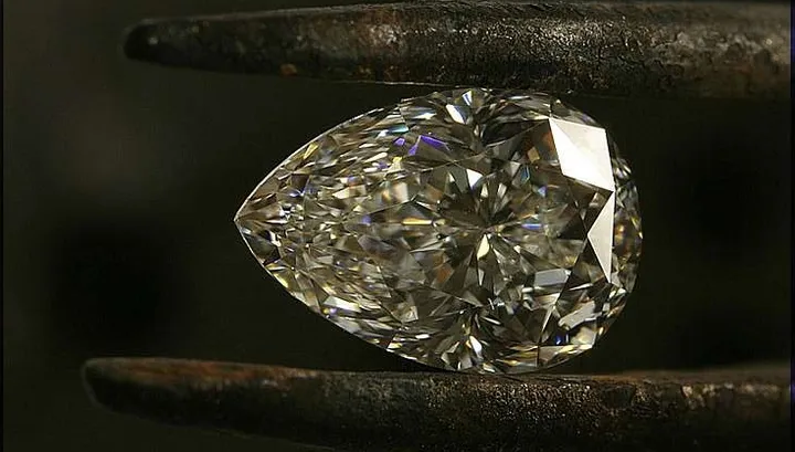 В Якутии добыты два необычайно крупных алмаза