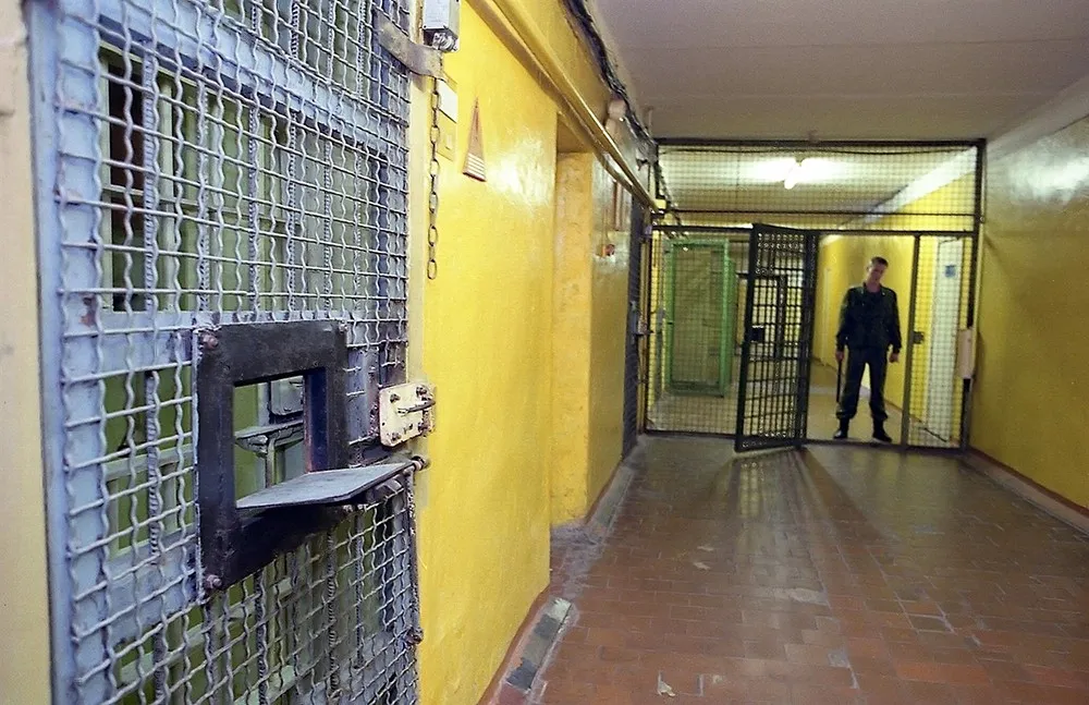 В Севастополе чиновник приговорён к двум годам колонии за взятку