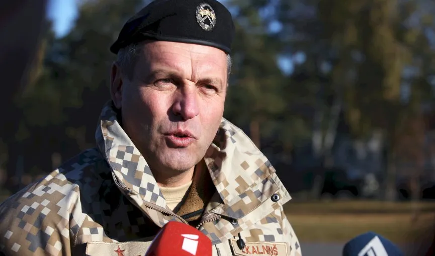 Глава ВС Латвии считает перемещение военной техники РФ у границы информационной войной