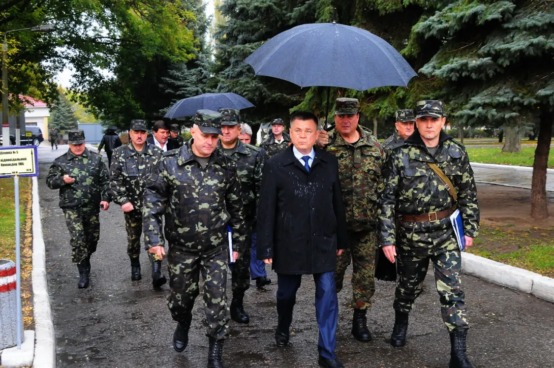 Экс-министра обороны Лебедева раздражает севастопольский парламент