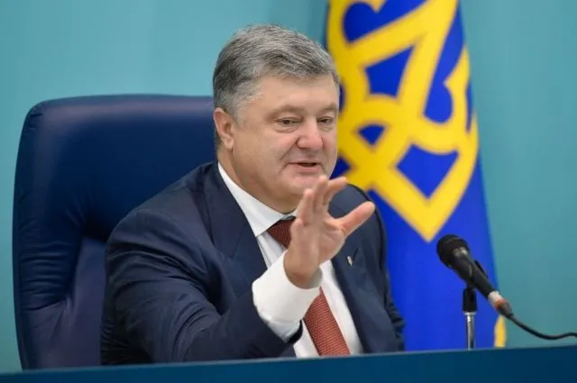 Порошенко потребовал «дожать» РФ для введения миротворцев в Донбасс