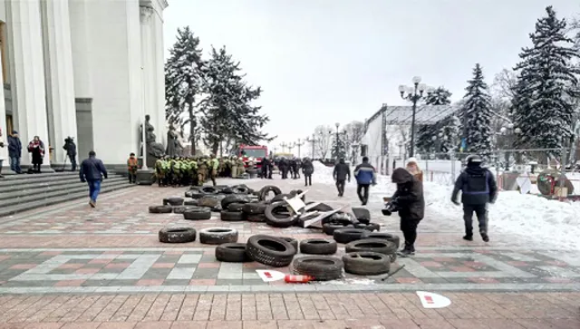 Число силовиков, пострадавших в потасовке у Рады, выросло до 13