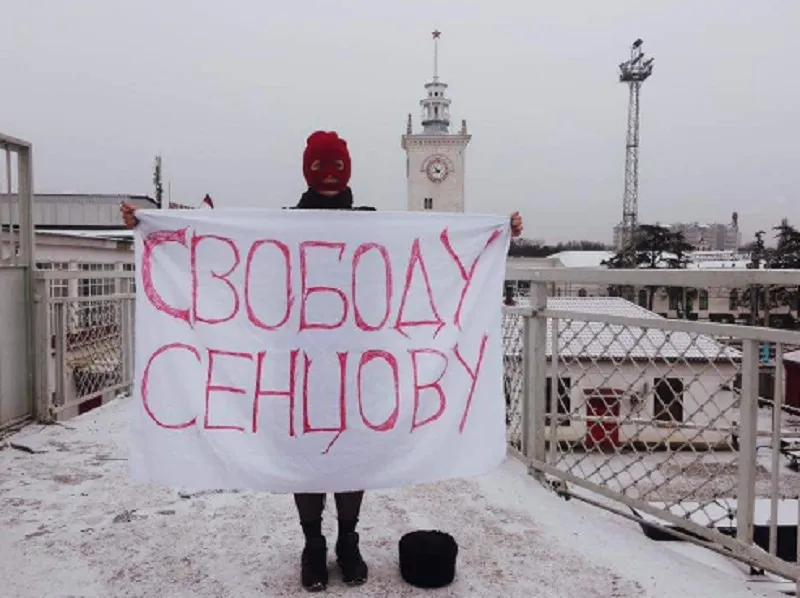 Участницу Pussy Riot в Крыму поймали казаки с нагайками