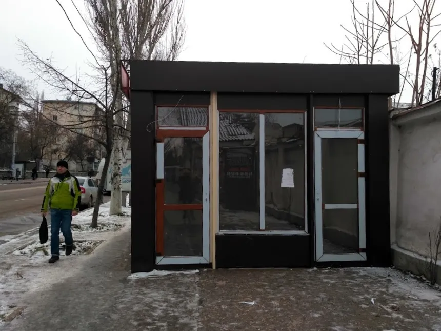 В Севастополе жители улицы Гоголя остались без «хлебного места» и без тротуара 