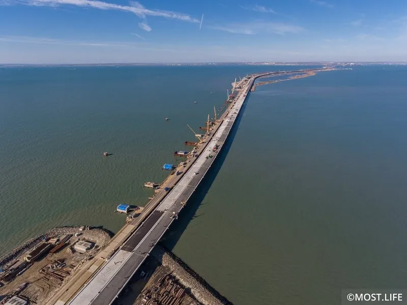 Срок открытия Крымского моста связали с погодой
