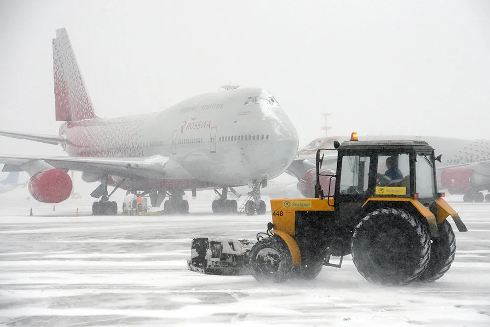 В Москве из-за снегопада задержаны десятки авиарейсов