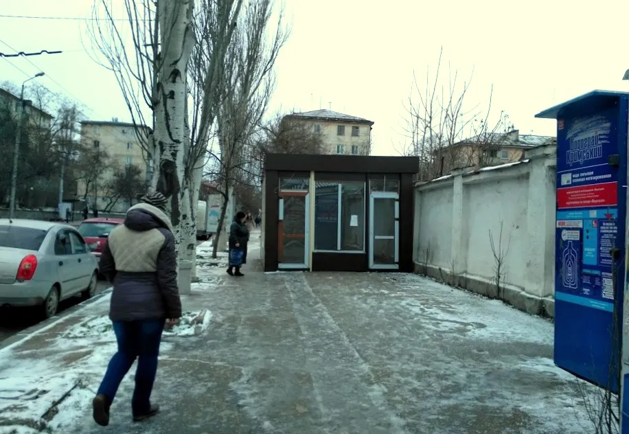 Перегородивший тротуар на улице Гоголя киоск заменят на другой