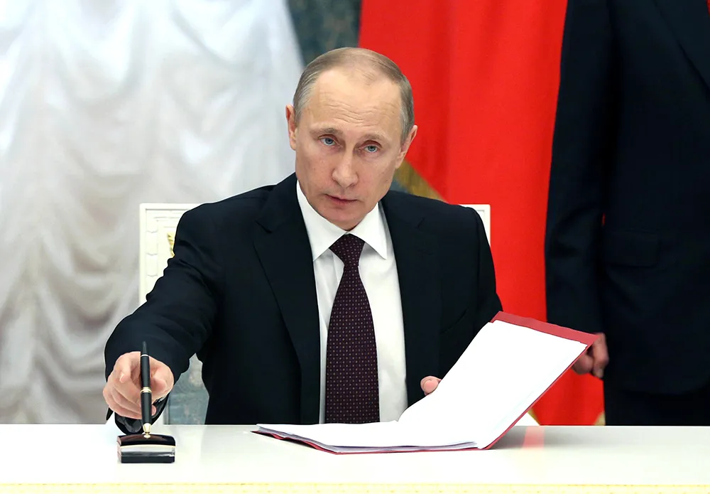 Путин подписал закон о доведении МРОТ до прожиточного минимума 