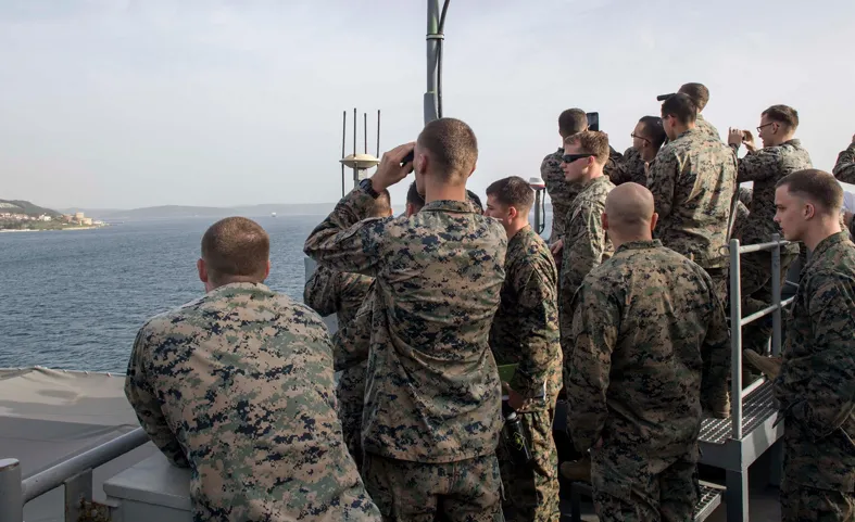 В Черное море вошел корабль ВМС США с морпехами на борту