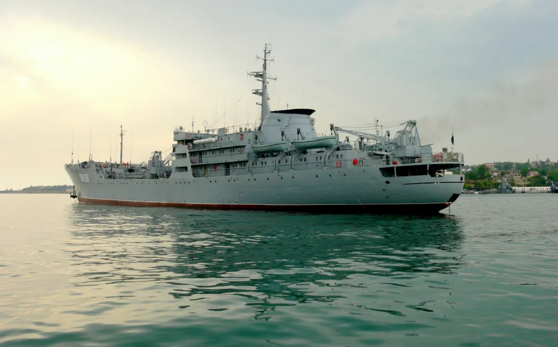Плавучая мастерская Черноморского флота отправилась к берегам Сирии