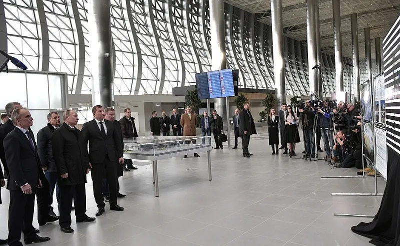 Путин в Симферополе осмотрел новый терминал аэропорта