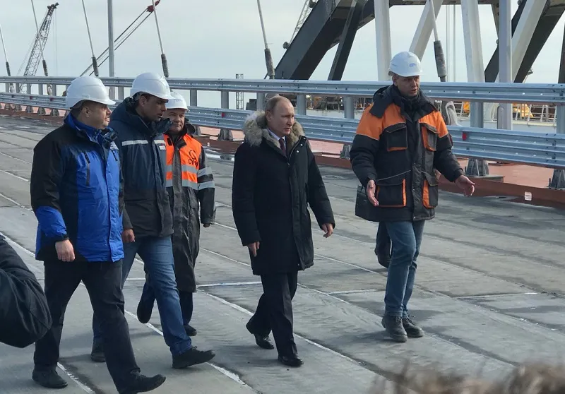 Владимир Путин на Крымском мосту: Главное – выдержать нужное качество