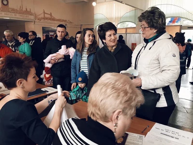 Екатерина Алтабаева проголосовала вместе с дочерью и внуком