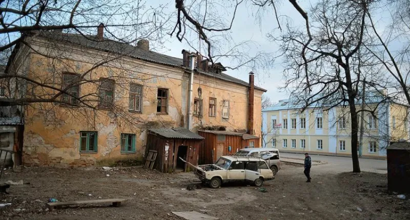 Медведев выделил Севастополю деньги на переселение из аварийного жилья