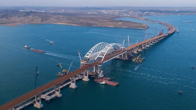 Открытие моста заставляет нервничать перевозчиков и крымчан