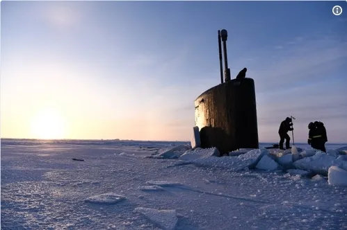 Американская атомная подлодка застряла в арктических льдах 