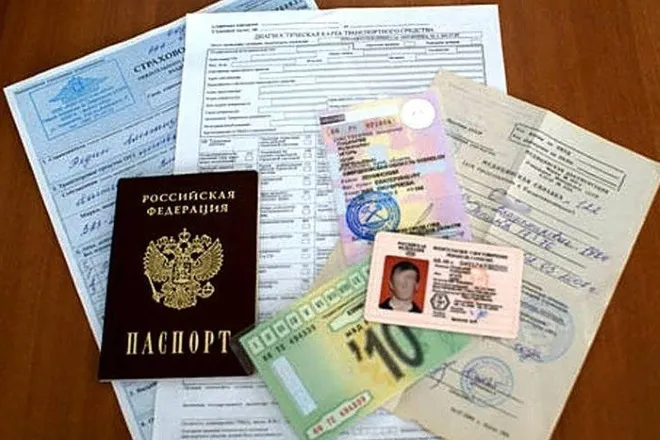 Водительские удостоверения будут менять только при личном обращении