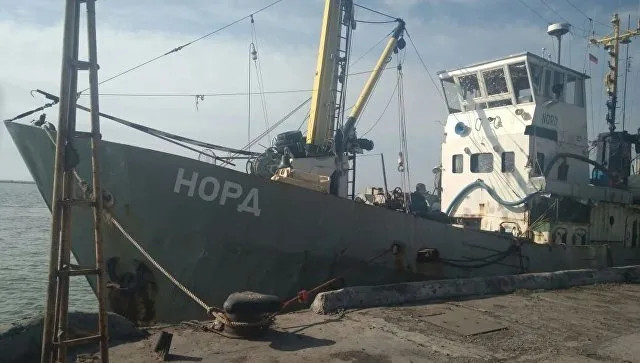 Украинские пограничники задержали судно под российским флагом