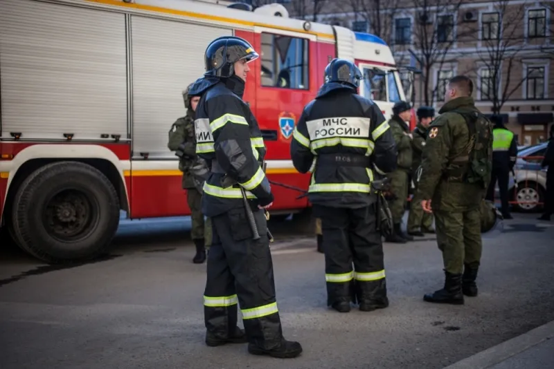 Торговый комплекс загорелся в Петербурге