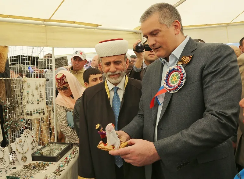 Аксёнов создал при себе совет крымских татар