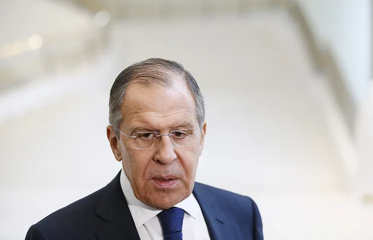 Лавров: в вопросе высылки дипломатов первым остановиться должен Запад