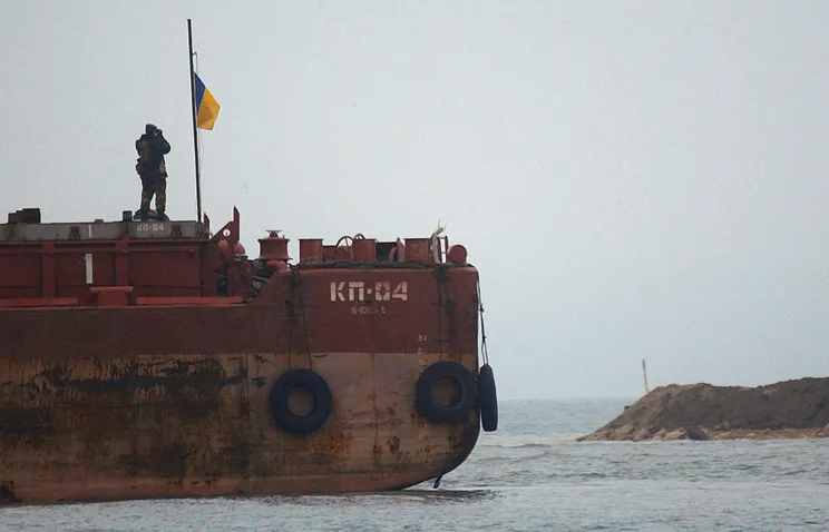 В Госпогранслужбе Украины заявили, что будут задерживать все суда, выходящие из Крыма