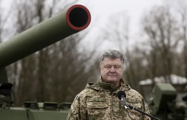 Порошенко заявил, что в мае начнется Операция объединенных сил в Донбассе
