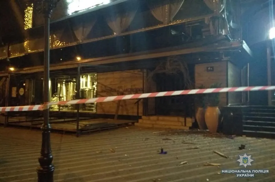 Здание в центре Киева обстреляли из гранатомета
